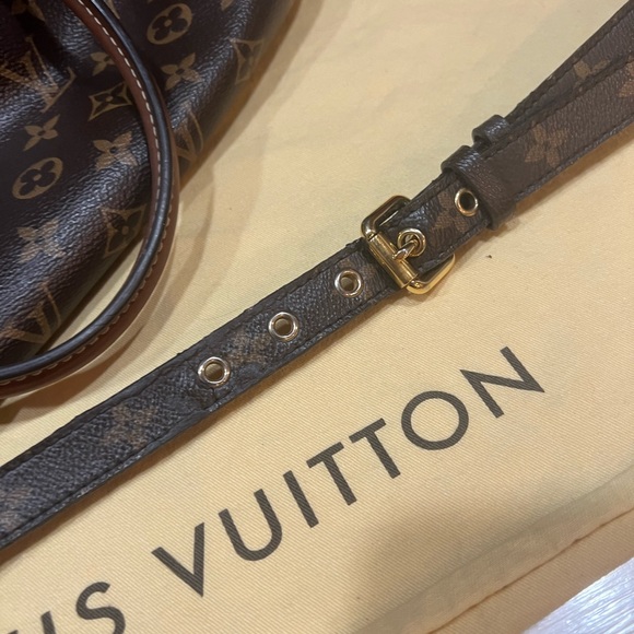 Louis Vuitton Pallas Monogram Noir w/ black cowhide trim, brown handles. - Picture 6 of 14